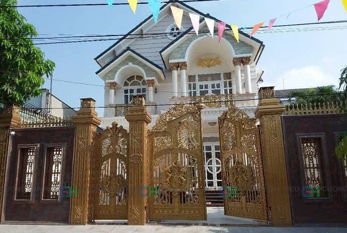 Mẫu cổng nhôm đúc biệt thự đẹp bề thế