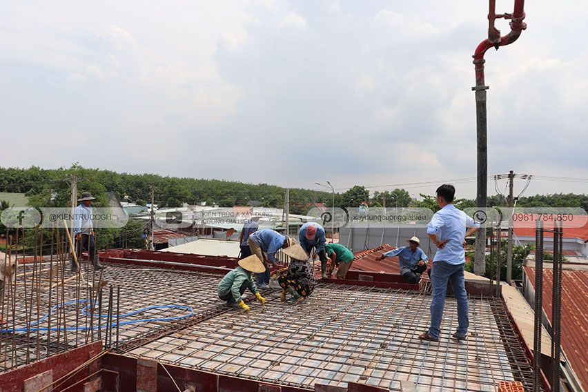 đổ bê tông tầng 1