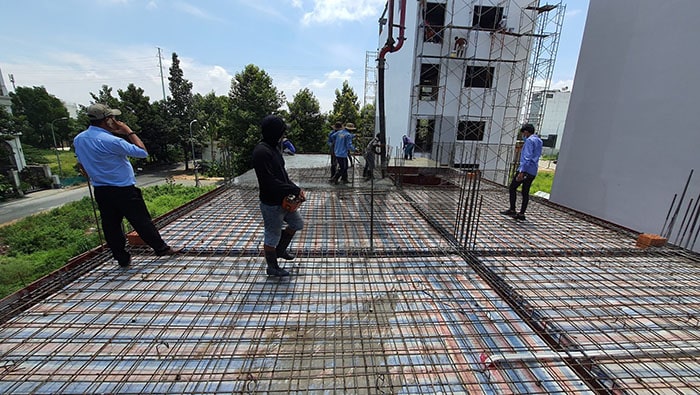 đổ bê tông tầng 1 nhà phố kết hợp căn hộ cho thuê quận 2