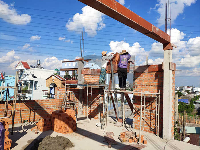 Hình ảnh thi công thực tế xây dựng biệt thự tân cổ điển 10x15m anh Thanh