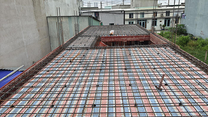 Hình ảnh thi công thực tế xây dựng nhà phố 4x15m rải sắt sàn lầu một 