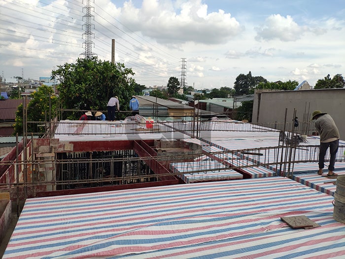 rải sắt sàn biệt thự tân cổ điển quận 12