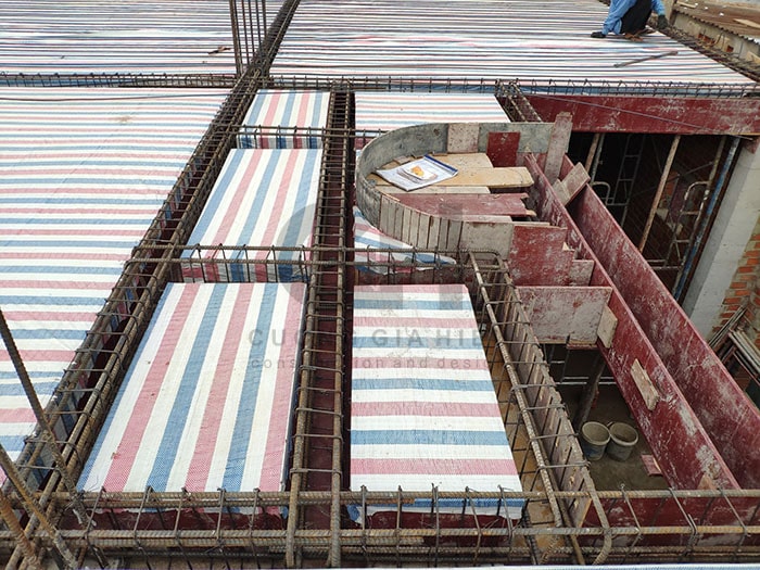 rải sắt sàn biệt thự tân cổ điển quận 12