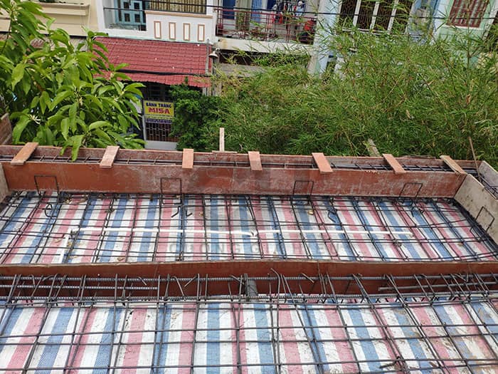rải sắt sang tầng 2 nhà phố hiện đại 5 tầng quận tân phú